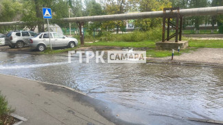 После коммунальной аварии Пугачевский тракт ушел под воду
