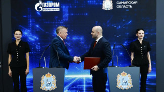 Губернатор Вячеслав Федорищев и гендиректор ООО «Газпром межрегионгаз» Сергей Густов провели встречу на ПМЭФ 