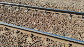 В Самаре на ж/д переезде машина столкнулась с пассажирским поездом