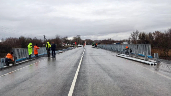 На трассе Самара-Оренбург открыли движение по мосту через р. Черная
