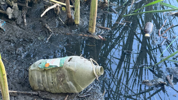 Полиция прокомментировала инцидент с падением мусоровоза в выгребную яму в Самаре