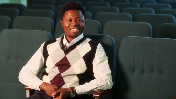 Цвет кожи — не повод для обид: самарский инженер из Африки рассказал о пользе самоиронии