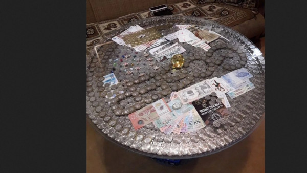 В Самаре хотят продать столик из монет за 800 млн. рублей 