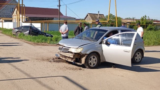 В Самарской области произошло столкновение 2 легковых авто