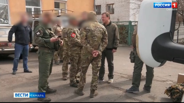 Губернатор Самарской области Дмитрий Азаров в ходе рабочей командировки в новые регионы встретился с защитниками Отечества