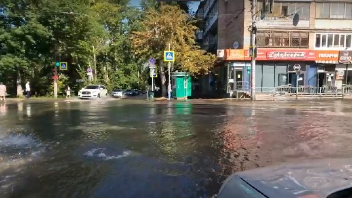 В Самаре прорыв водовода на ул. Мичурина обещают устранить к полудню 26  июля – Новости Самары и Самарской области – ГТРК Самара