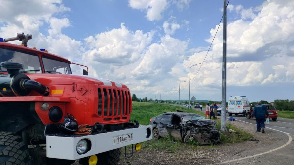 В жестком ДТП пострадали два человека в Самарской области 
