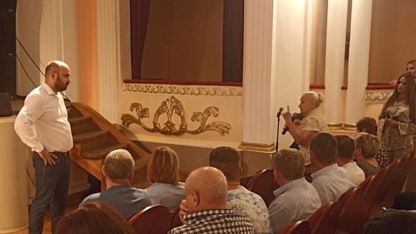 Вячеслав Федорищев встретился с жителями Чапаевска