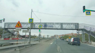 В Самаре над Московским шоссе установили пешеходный мост