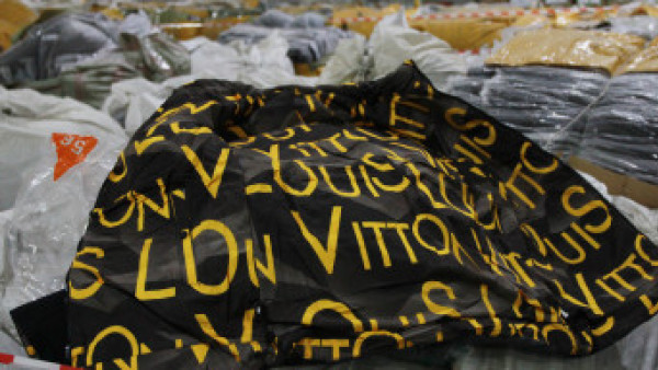 В Самарской области обнаружена крупная партия контрафакта Louis Vuitton