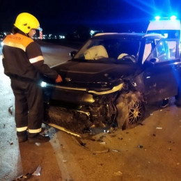Множественные переломы получили водители машин, уничтоживших друг друга в ночном ДТП в Тольятти