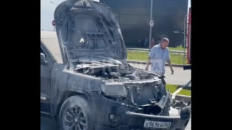 В Самаре у иностранного кроссовера полностью сгорел двигатель 