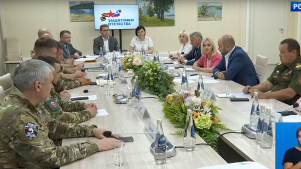 Вячеслав Федорищев встретился с коллективом фонда «Защитники Отечества»