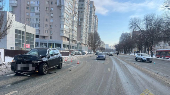 Массовая авария на Ново-Садовой в Самаре: в столкновении трех иномарок пострадали женщина и ребенок