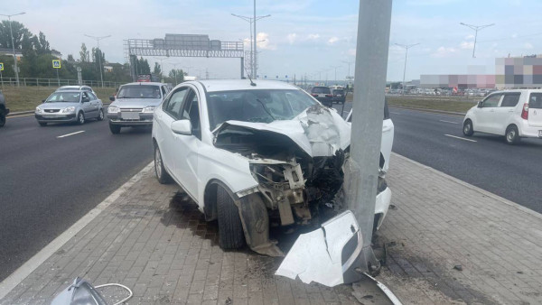 В Самаре водитель погиб от удара об столб