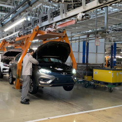 На АвтоВАЗе рухнули продажи почти на 25%