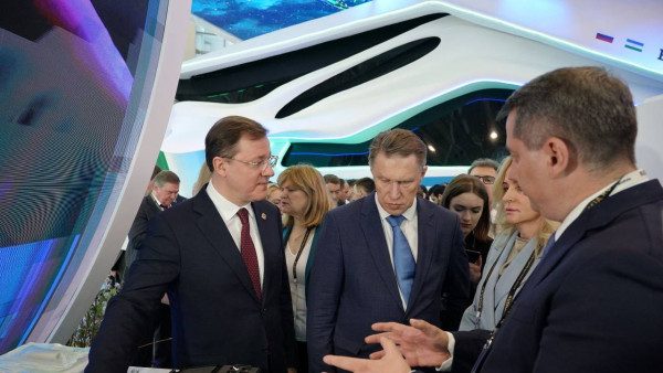 Дмитрий Азаров представил Михаилу Мурашко новые разработки Самарской области в медицине