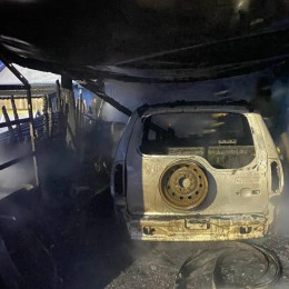В Самарской области полностью выгорел гараж с автомобилем внутри