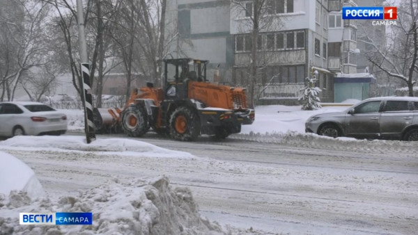 Работы по уборке Самары от снега в непрерывном режиме идут уже почти двое суток