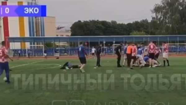 В Самарской области умер 29-летний футболист во время матча