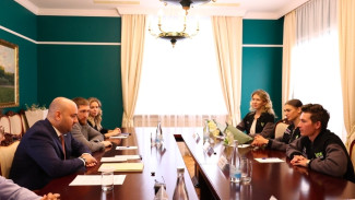 Вячеслав Федорищев и Денис Портнягин обсудили развитие спорта в Самарской области с сильнейшими гимнастами мира