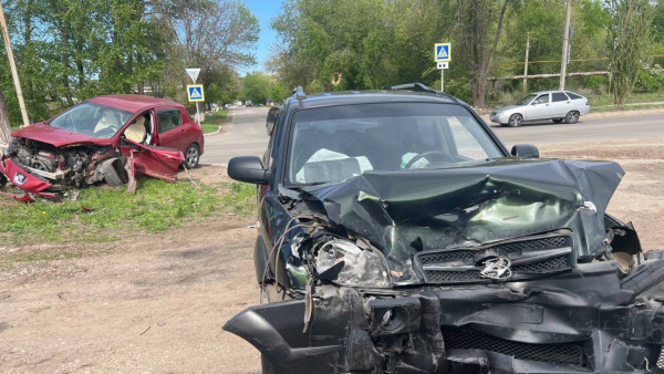 Под Самарой 55-летняя дама за рулём Peugeot устроила жёсткое ДТП