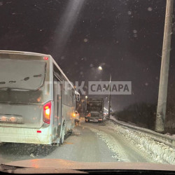 Сотни машин застряли в многокилометровой пробке на Южном мосту в Самаре