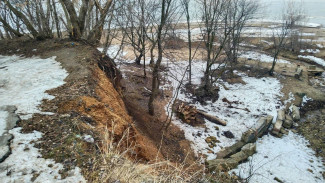 В Самаре в черте города образовался огромный оползень