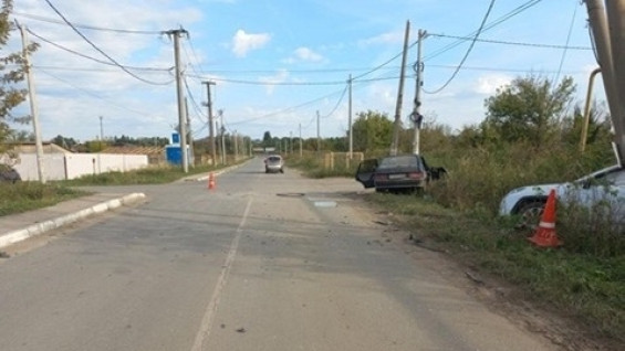 Пять человек пострадали в столкновении ВАЗа и Toyota RAV4 под Самарой