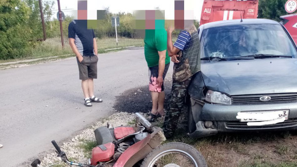 Байкер и его пассажир пострадали в ДТП с LADA Kalina под Самарой 