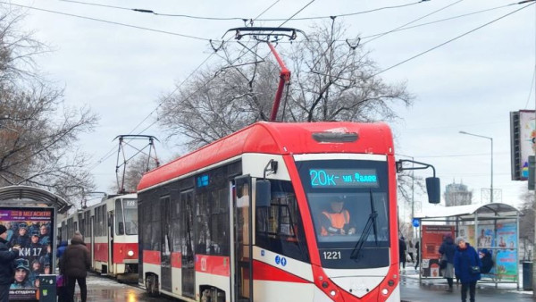 В Самара утром 18 марта встали трамваи на ул. Ново-Садовой 
