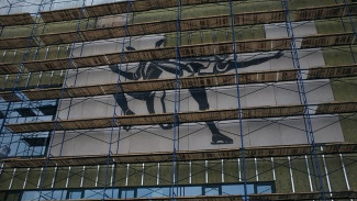 В Самаре на фасаде нового Дворца спорта появилось панно с фигуристами