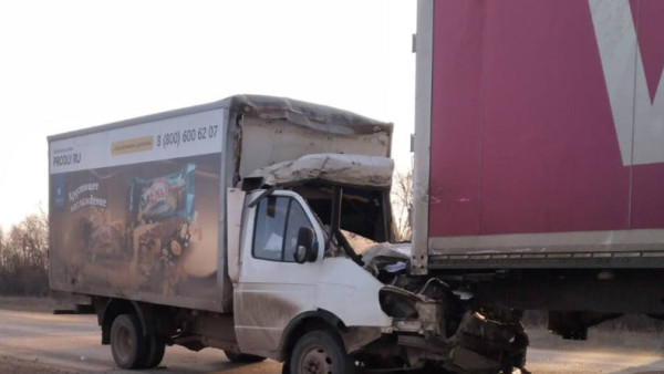 В Самарской области спасатели достали тело водителя «Газели» на месте ДТП