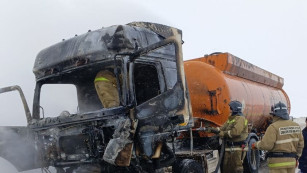 На трассе М-5 в Самарской области загорелся большегруз 3 марта