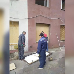 Появились кадры ремонта поврежденного атакой БПЛА роддома под Самарой 