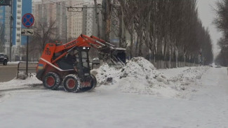 Дорожные службы Самары работают в усиленном режиме из-за обильного снегопада: видео
