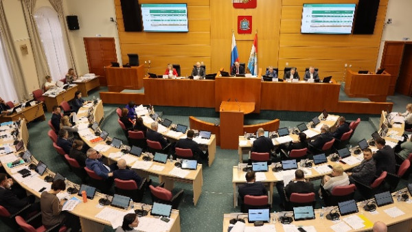 Закон об областном бюджете на 2026-2028 годы рекомендован к принятию во втором чтении