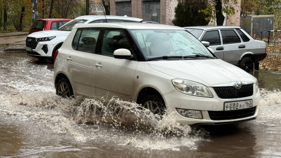 Самарцам назвали главную опасность дождливой дороги для водителей