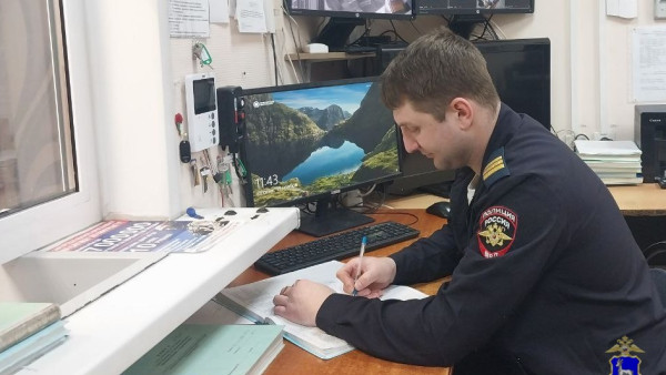 Дерзкое ограбление: самарец украл из магазина алкоголь, угрожая при этом продавцам холодным оружием