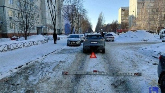 В Самарской области женщина за рулем иномарки сбила 9-летнего мальчика во дворе