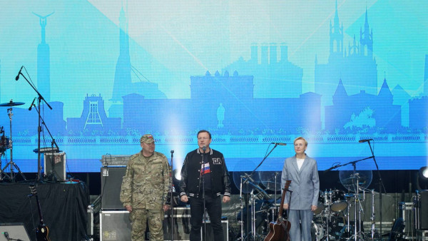 Губернатор Дмитрий Азаров поздравил самарцев с Днем рождения города