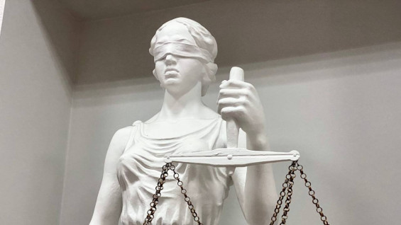 Самарского экс-чиновника отправили в колонию за взятку