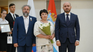 В Самаре в преддверии Дня России вручили государственные и региональные награды жителям