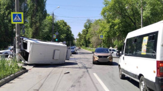 Полиция назвала причину опрокидывания маршрутного такси с пассажирами под Самарой