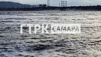 Под Самарой продолжаются пиковые сбросы воды через ГЭС 