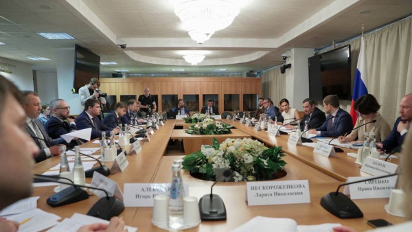 Рифат Сабитов принял участие в расширенном заседании Комитета Госдумы по информполитике