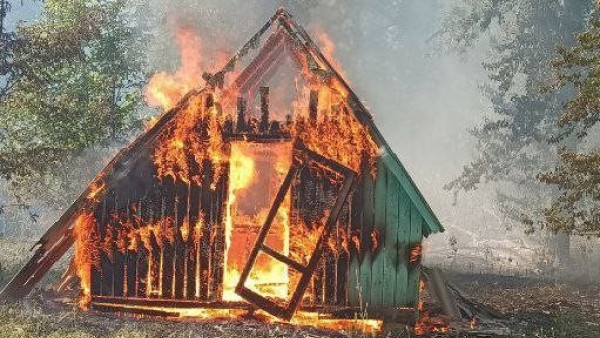 Под Самарой сгорела турбаза