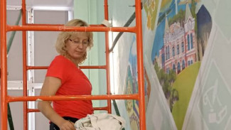 В Самаре художница расписала школу №123