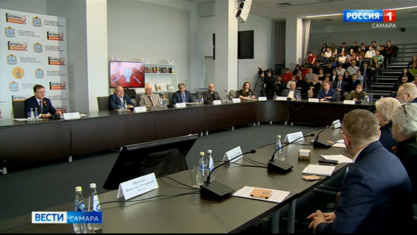 В круглом столе форума «Гитары в строю» приняли участие отечественные и зарубежные политологи, общественники и деятели культуры 