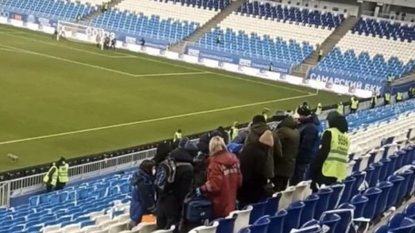 На самарском стадионе "Солидарность Арена" умер болельщик во время матча "Крыльев" и "Рубина"